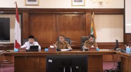 Pemkot Sukabumi bersama Kemenag menggelar rapat persiapan keberangkatan jemaah haji, di Balai Kota, pada Senin (28/4/2025). Foto: Istimewa.