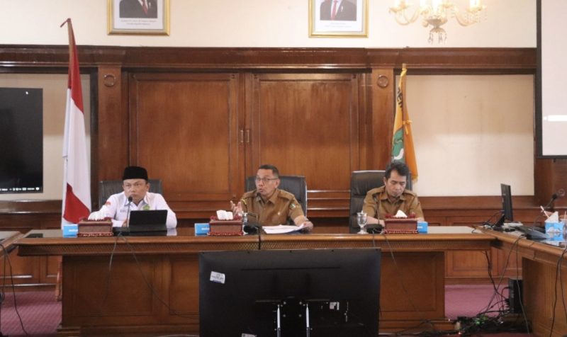 Pemkot Sukabumi bersama Kemenag menggelar rapat persiapan keberangkatan jemaah haji, di Balai Kota, pada Senin (28/4/2025). Foto: Istimewa.