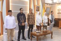 Ketua Dekranasda Kota Sukabumi, Ranty Rachmatillah, saat melantik pengurus baru untuk periode 2025–2030 yang digelar di Ruang Utama Balai Kota, pada Rabu (30/4/2025). Foto: Humas Pemkot Sukabumi.