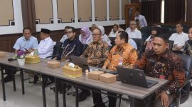 Wali Kota Sukabumi, H. Ayep Zaki, menghadiri workshop Optimalisasi Dana Transfer ke Daerah yang digelar di Ruang Pertemuan Setda, pada Rabu (30/4/2025). Foto: Humas Pemkot Sukabumi.