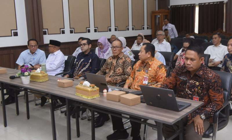 Wali Kota Sukabumi, H. Ayep Zaki, menghadiri workshop Optimalisasi Dana Transfer ke Daerah yang digelar di Ruang Pertemuan Setda, pada Rabu (30/4/2025). Foto: Humas Pemkot Sukabumi.