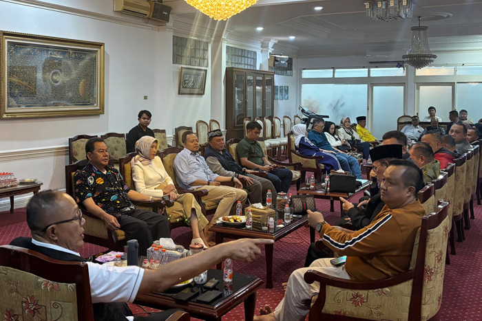 Wali Kota Sukabumi Ayep Zaki melakukan pertemuan dengan partai koalisi dan fraksi.