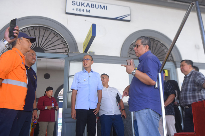 Kunjungan Ditjen Hubdat dan Ditjen KA ke Terminal Tipe A dan Stasiun Kereta Api, pada Minggu (27/4). 
