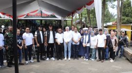 Wali Kota Sukabumi, H. Ayep Zaki, menghadiri peringatan Hari Buruh Internasional atau May Day yang berlangsung di salah satu wisata di Kabupaten Sukabumi, pada Kamis (1/5/2025). Foto: Istimewa.