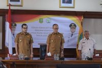 Wali Kota Sukabumi, Ayep Zaki, menghadiri FPD DLH Kota Sukabumi yang digelar di Oproom Setda, pada Senin (5/5/2025). Foto: Humas Pemkot Sukabumi.