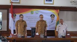 Wali Kota Sukabumi, Ayep Zaki, menghadiri FPD DLH Kota Sukabumi yang digelar di Oproom Setda, pada Senin (5/5/2025). Foto: Humas Pemkot Sukabumi.