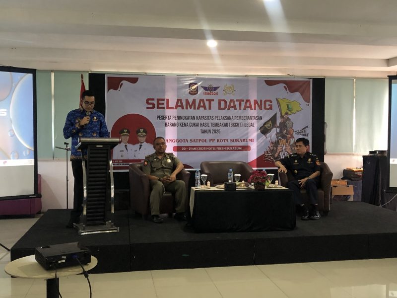 Wakil Wali Kota Sukabumi, Bobby Maulana, saat memberikan sambutan dalam giat ToT pemberantasan BKCHT Ilegal, di salah satu hotel di Jalan Bhayangkara, Kecamatan Gunungpuyuh, pada Selasa (20/5/2025). Foto: Nuria Ariawan.