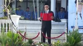 Wali Kota Sukabumi, H. Ayep Zaki bertindak sebagai Inspektur Upacara Hardiknas 2025.