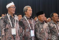 Wali Kota Sukaumi Ayep Zaki mengggunakan iket sunda berwarna putih.