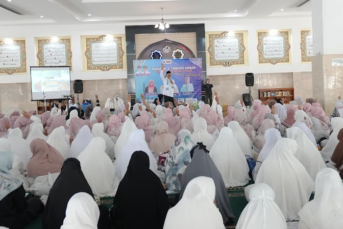 Wali Kota Sukabumi Ayep Zaki saat menghadiri manasik dan tabligh akbar.