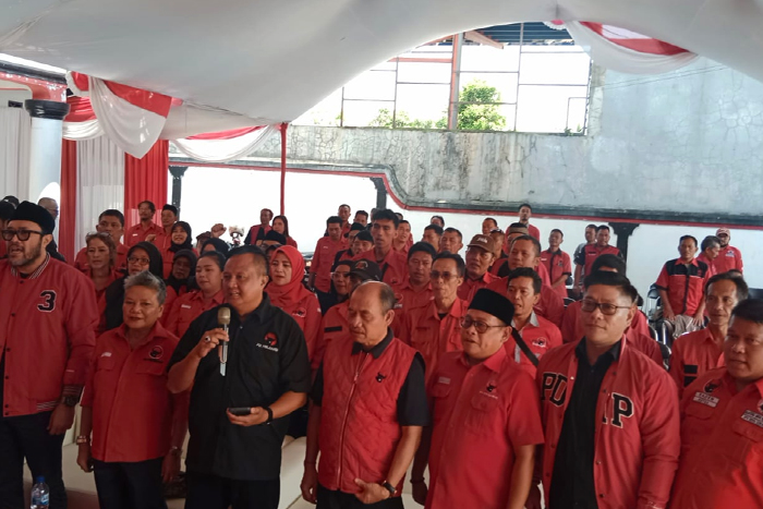 Foto bersama DPC PDI P Kota Sukabumi bersama Ketua DPD dan DPP serta kader partai.