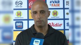 Pelatih kepala Barito Putera, Vitor Tinoco diwawancara. (IG/ Liga 1).
