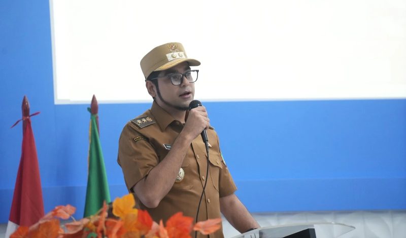 Wakil Wali Kota Sukabumi, Bobby Maulana, saat memberikan sambutan dalam Seminar Nasional yang digelar Fakultas Hukum UMMI, pada Senin (16/6). Foto: Humas Pemkot Sukabumi.
