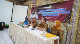 Wali Kota Sukabumi, Ayep Zaki, saat memberikan sambutan dalam pelatihan kapasitas kader posyandu dalam pencegahan dan penanganan stunting di Aula Kelurahan Sindangsari, Lembursitu, pada Senin (23/6). Foto: Humas Pemkot Sukabumi.