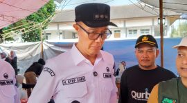 Wali Kota Sukabumi Ayep Zaki, bersama Wakil Wali Kota Bobby Maulana, didampingi Plt Direktur UOBK RSUD R Syamsudin SH, Yanyan Rusyandi, saat diwawancarai awak media, pada Sabtu (7/6). Foto: Nuria Ariawan.