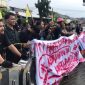 PC PMII Kota Sukabumi menggelar aksi unjuk rasa di depan Balai Kota Sukabumi, pada Rabu (11/6). Foto: Nuria Ariawan.