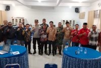 Forum RT/RW Kelurahan Karamat, Kecamatan Gunungpuyuh, Kota Sukabumi usai menggelar audensi dengan pihak SMAN 2, pada Kamis (26/6). Foto: Nuria Ariawan.