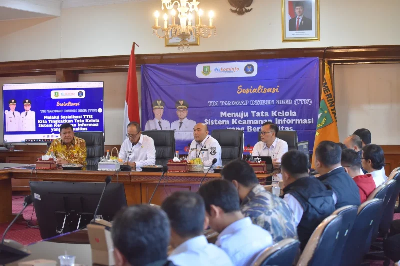 Pemkot Sukabumi menggelar sosialisasi tim tanggap insiden siber tingkat Kota Sukabumi yang berlangsung di Oproom Setda, pada Rabu (23/7). Foto: Humas Pemkot Sukabumi.