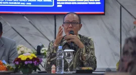 Wali Kota Sukabumi, Ayep Zaki, saat memberikan sambutan dalam bimtek pelaporan inovasi daerah yang dilaksanakan di Bappeda, pada Kamis (24/7). Foto: Humas Pemkot Sukabumi.