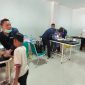 Tim medis RSUD R. Syamsudin, SH Kota Sukabumi turut berpartisipasi dalam kegiatan khitanan massal gratis yang digelar di GOR Merdeka, Kecamatan Cikole, pada Jumat (25/7). Foto: Istimewa.