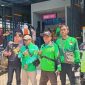 Sejumlah pengemudi ojol usai menggeruduk Gerai Mie Gacoan di Jalan Otista, Kelurahan Kebonjati, Kecamatan Cikole, pada Kamis (31/7). Foto: Istimewa.