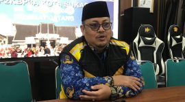 Kepala DP2KBP3A Kota Sukabumi, Yadi Mulyadi, saat diwawancarai awak media. Foto: Nuria Ariawan.