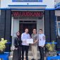 Penyerahan piagam penghargaan secara simbolis dari BNNK Sukabumi kepada Lapas Kelas IIB Sukabumi. Foto: Humas Lapas Sukabumi.