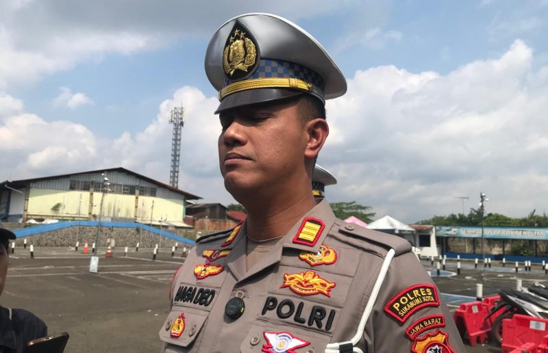 Kasat Lantas Polres Sukabumi Kota, AKP Haga Deo, saat diwawancarai. Foto: Nuria Ariawan.