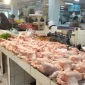 Pedagang daging ayam di Pasar Pelita Kota Sukabumi. Foto: Boy.