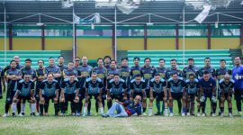 Poto bersama antara tim JSS dan APDESI di Stadion Kopri, Cisaat, pada Jumat (31/7). Foto: Istimewa.