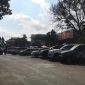 Ruas jalan Masjid Kota Sukabumi yang digunakan sebagai lahan parkir liar. Foto: Nuria Ariawan.