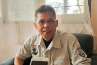 Lurah Gunung Puyuh, Maman A. Rachman, saat diwawancarai. Foto: Boy.