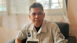 Lurah Gunung Puyuh, Maman A. Rachman, saat diwawancarai. Foto: Boy.