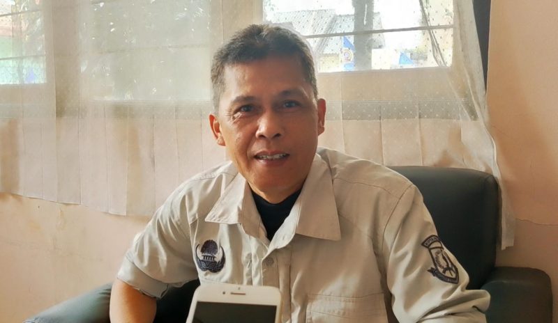 Lurah Gunung Puyuh, Maman A. Rachman, saat diwawancarai. Foto: Boy.
