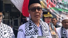 Wali Kota Sukabumi, Ayep Zaki, saat diwawancarai usai menghadiri aksi bela Palestina di Lapang Merdeka, Minggu (31/8). Foto: Boy