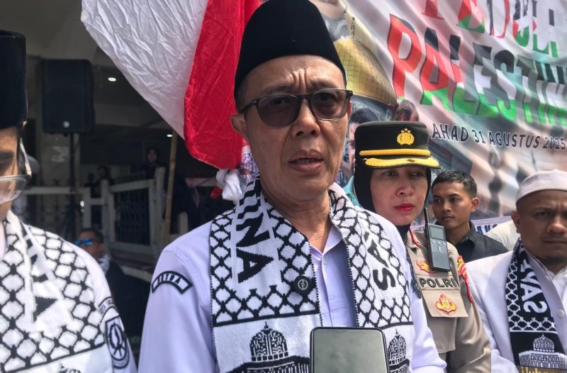 Wali Kota Sukabumi, Ayep Zaki, saat diwawancarai usai menghadiri aksi bela Palestina di Lapang Merdeka, Minggu (31/8). Foto: Boy