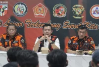 Ketua MPC Pemuda Pancasila, Kota Sukabumi, Melan Maulana (tengah). Foto: Istimewa.