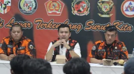 Ketua MPC Pemuda Pancasila, Kota Sukabumi, Melan Maulana (tengah). Foto: Istimewa.