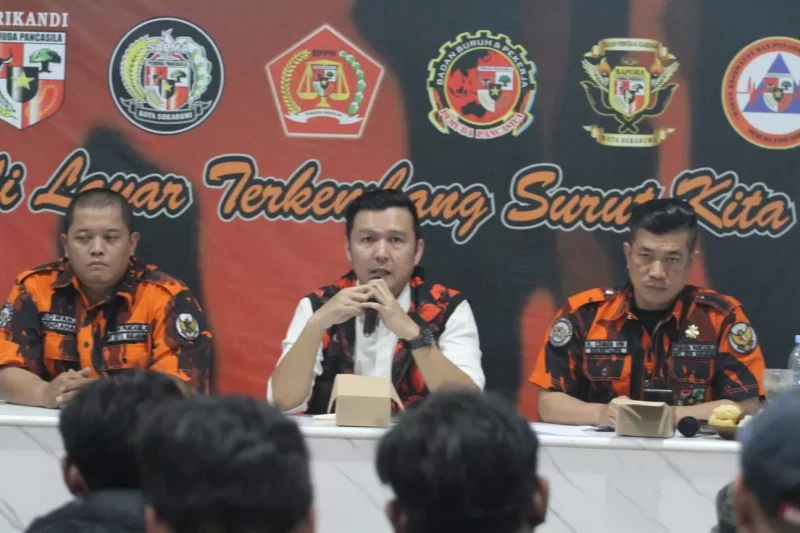 Ketua MPC Pemuda Pancasila, Kota Sukabumi, Melan Maulana (tengah). Foto: Istimewa.