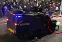 Mobil Rantis Brimob sesaat sebelum melindas driver ojol. Foto: Istimewa.