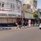 Sejumlah toko di ruas Jalan Ahmad Yani, Kecamatan Cikole, Kota Sukabumi terpantau tutup, Senin (1/9). Foto: Boy