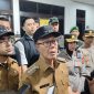 Wali Kota Sukabumi, Ayep Zaki, saat diwawancarai awak di Mapolres Sukabumi Kota, Senin (1/9) malam. Foto: Istimewa