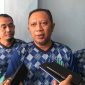 Plt Direktur Utama PDAM TBW Kota Sukabumi, Dian Apriandi (tengah), saat diwawancarai awak media. Foto: Boy