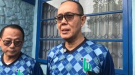 Wali Kota Sukabumi, Ayep Zaki, saat diwawancarai awak media usai menghadiri hari jadi PDAM TBW Kota ke-50, pada Selasa (2/9). Foto: Boy