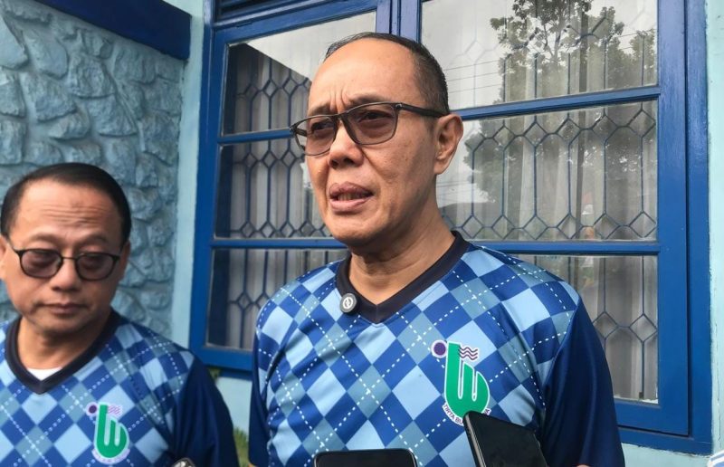 Wali Kota Sukabumi, Ayep Zaki, saat diwawancarai awak media usai menghadiri hari jadi PDAM TBW Kota ke-50, pada Selasa (2/9). Foto: Boy