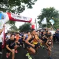 Wali Kota Sukabumi, H. Ayep Zaki, saat melepas peserta lomba lari dan gerak jalan, pada Senin (27/10). Foto: Humas Pemkot Sukabumi.
