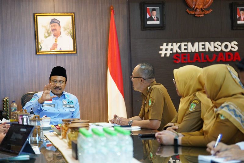 Wali Kota Sukabumi H. Ayep Zaki bahas kolaborasi dengan Menteri Sosial Saifullah Yusuf dalam program Sekolah Rakyat dan pengentasan kemiskinan ekstrem.
