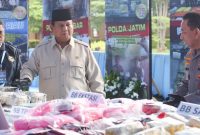 Prabowo Subianto ikut musnahkan barang bukti narkoba. 
Foto: Istimewa 