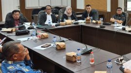 Suasana ruang rapat utama DPRD Kota Sukabumi bersama tim TKPP.
