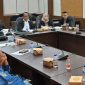 Suasana ruang rapat utama DPRD Kota Sukabumi bersama tim TKPP.